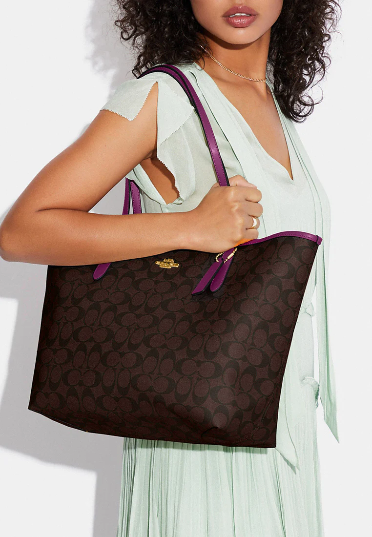 Tote Coach
